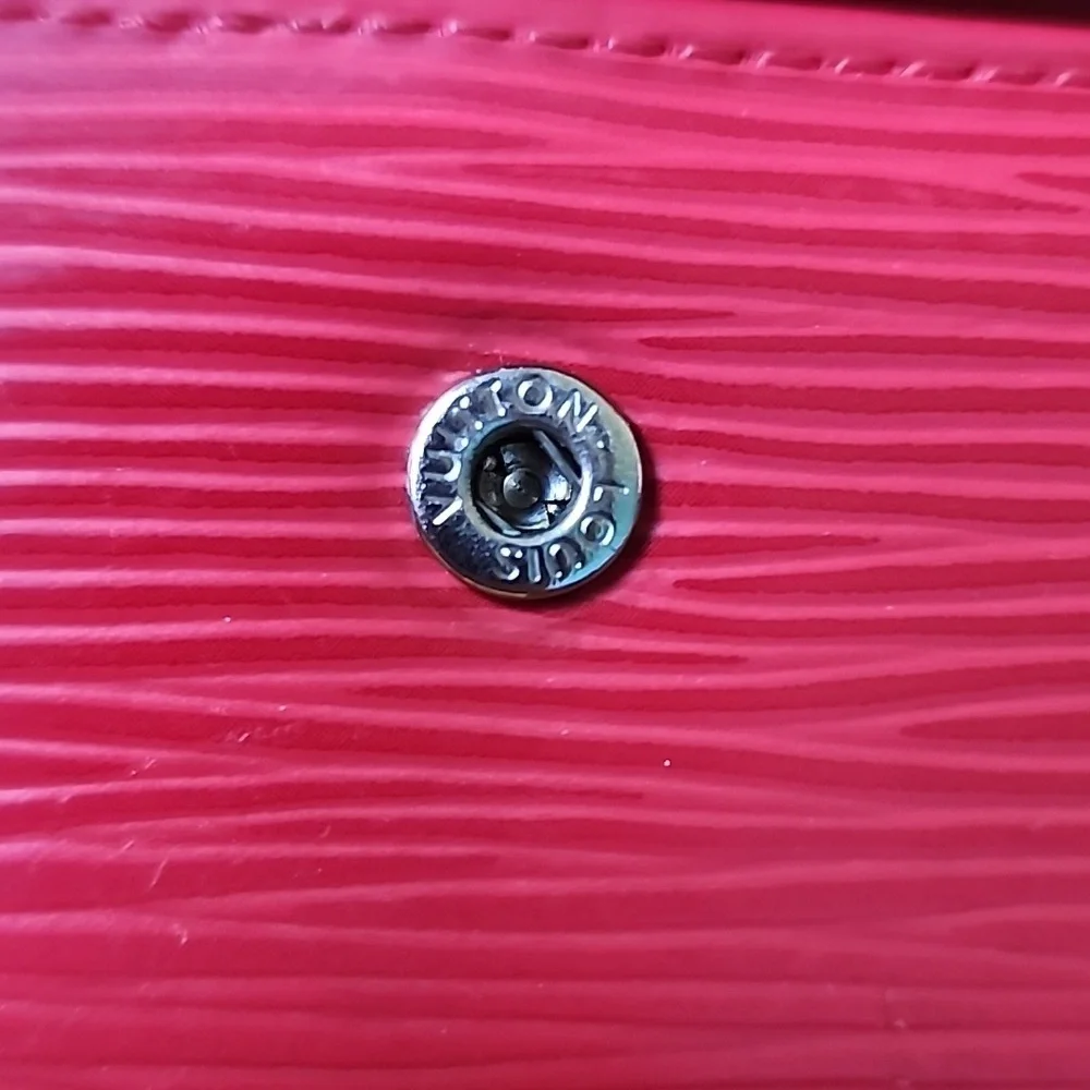 Preowned Louis Vuitton Red Key Holder With COA‎